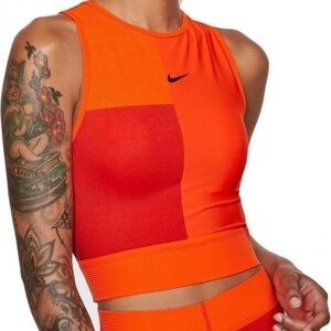 Nike Hyper Pro Tech Pack Sleeveless 
Women’s Top